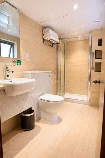 Bathroom 4, Eurotraveller Hotel Express, London