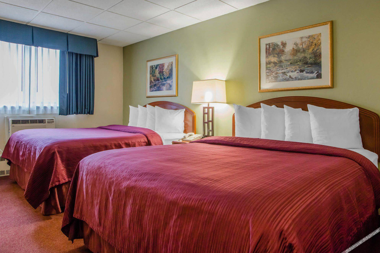 Bedroom 3, Quality Inn & Suites Green Bay Downtown, Brown