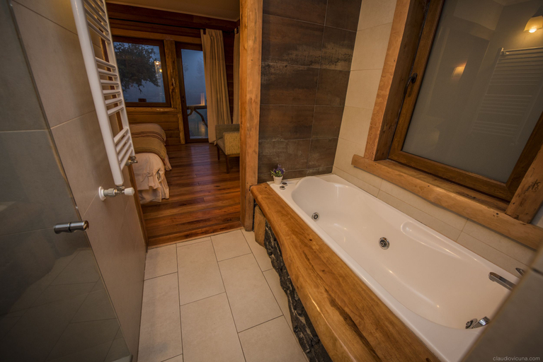 Bathroom 3, Rocanegra Mountain Lodge, Ñuble