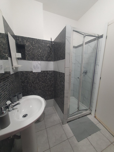 Bathroom 3, The Shelter in Rome, Rome