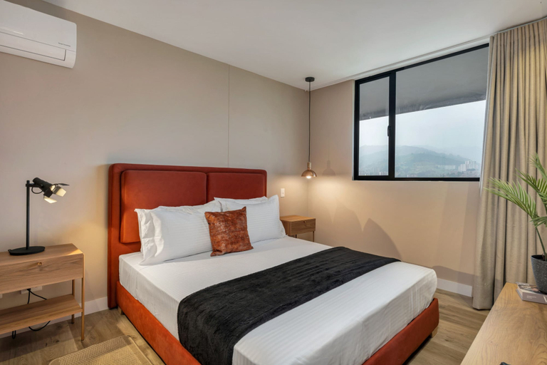 Room 5, Go Living Suites - 807, Medellín