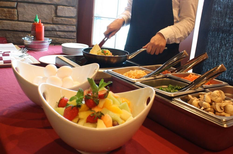 Food & Drinks 5, Premier Residence - Fort McMurray, Division No. 16