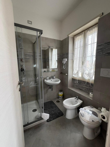 Bathroom, Royal House Fiumicino, Rome