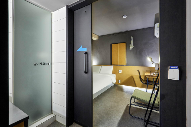 Others 3, Seongnam (Peony) Bunker 1148, Songpa