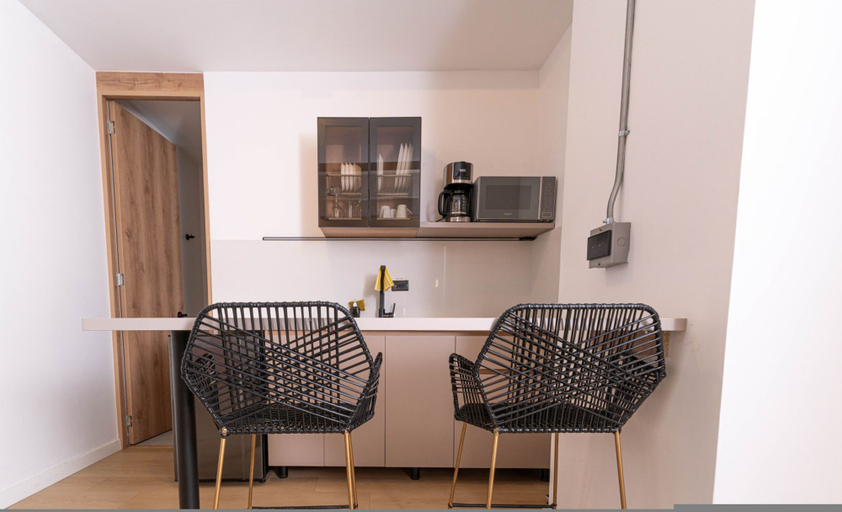 Room 5, Opera 402 in Medell n, Medellín