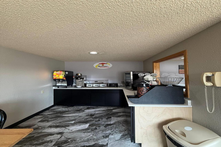 Others 5, Super 8 by Wyndham Belle Fourche SD, Butte