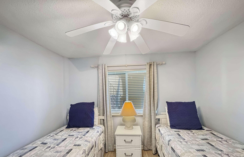 Room 3, Driftwood Towers 4H - Beachfront, Baldwin