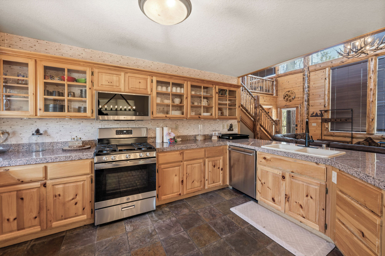 Private kitchen 4, Timberline View Estate, San Bernardino