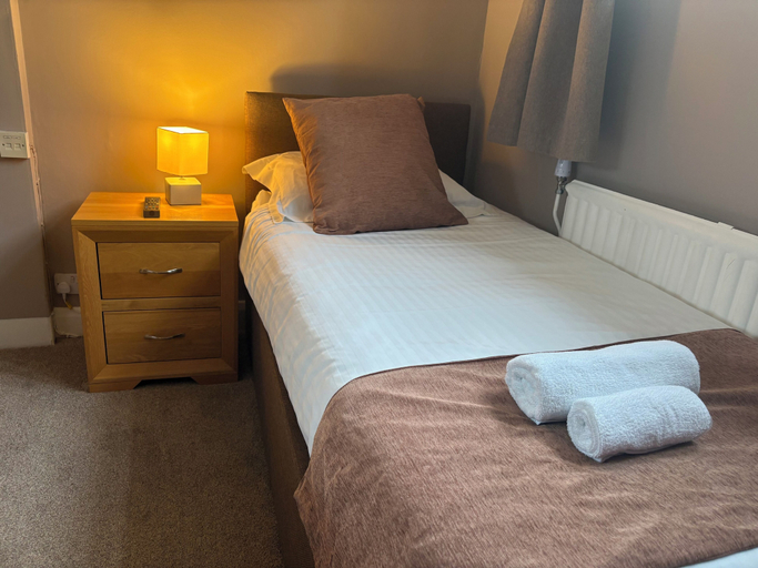 Room 4, The Berkeley Arms Hotel, Gloucestershire