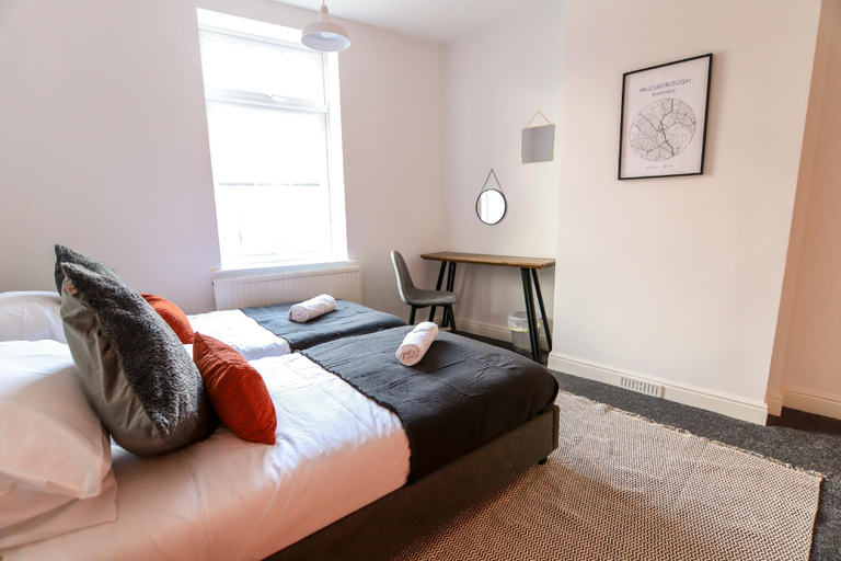 Bedroom 2, Beautiful 3 Bedroom house - Sleeps 5 Free parking, Sheffield