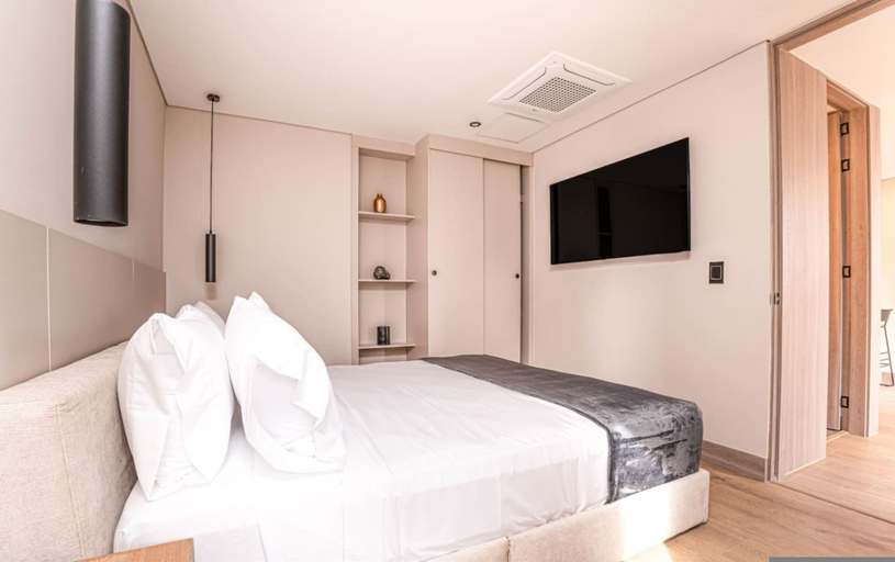 Room 5, Jatisa 701 in Medell n, Medellín