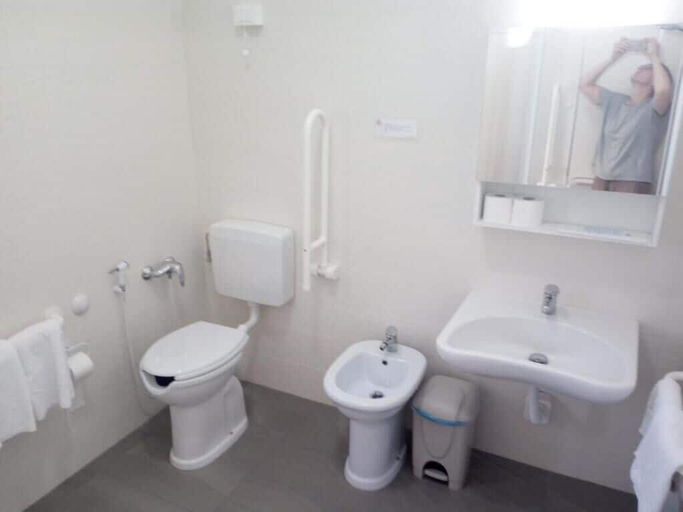 Bathroom 5, Hotel Otello, Ravenna