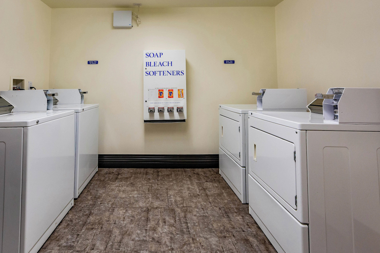 Others 5, Motel 6 Saskatoon, SK, Division No. 11