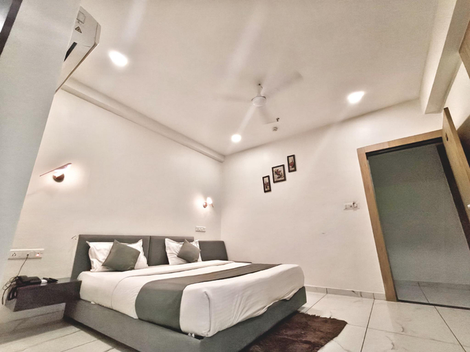 Bedroom 2, HOTEL PARKLANDA, Ahmadabad