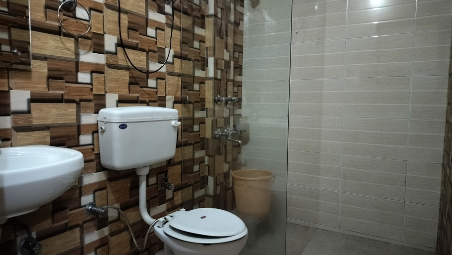 Bathroom 3, Ishwar Guest House, Kangra