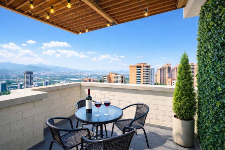 Room 2, 14th Floor 3BR apt City Views and Rooftop Jacuzzi, Medellín