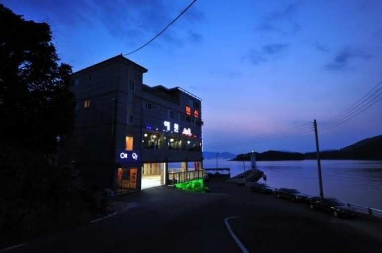 Exterior & Views, Geojedo Yewon Pension, Geoje