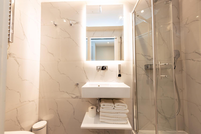 Bathroom 4, NOX Kensington, London