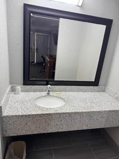 Bathroom 3, Budgetel Inn & Suites, Franklin
