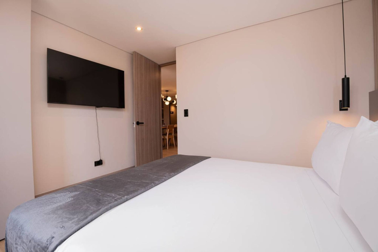 Room 4, Jatisa 902 in Medell n, Medellín