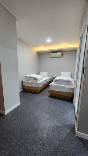 Others 2, Paju Cheongwha Motel, Paju