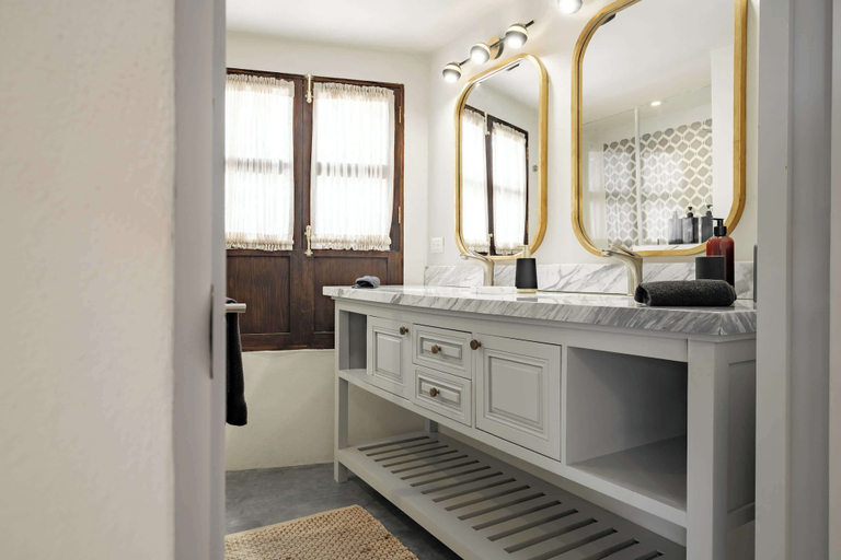 Bathroom 4, Amazing House in City Center - Rooftop - Skyline, Allende