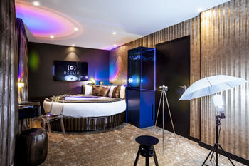 Others 2, Declic Hotel, Paris