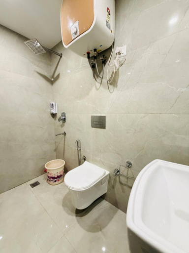 Bathroom 4, Hotel Satwah 29 Just Near Nizamuddin Railway, Delhi