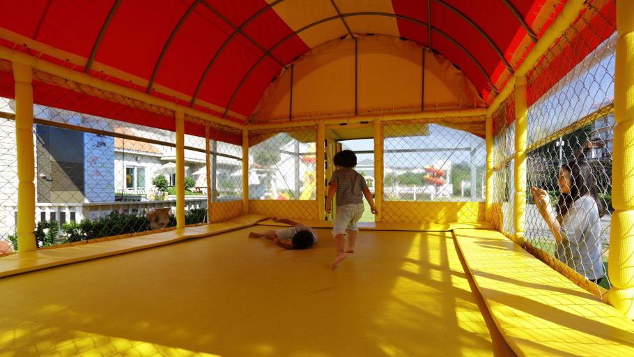 Others 3, Taean Modern 186 Kids Pension, Taean