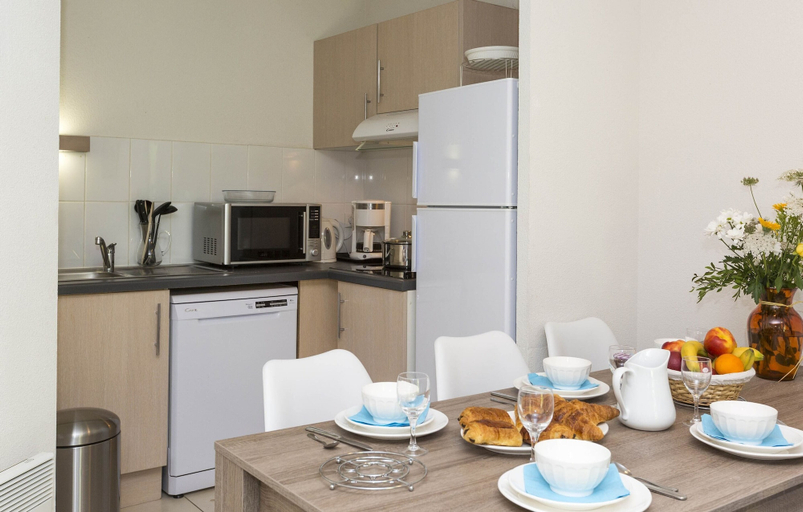 Private kitchen 5, Holiday Home in Bretagne by Emerald Coast, Ille-et-Vilaine