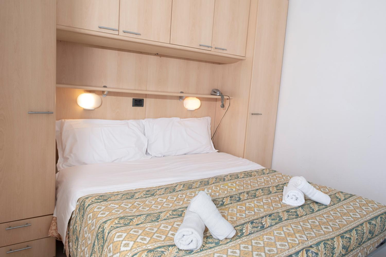 Bedroom 3, Nautilus Hotel, Rimini