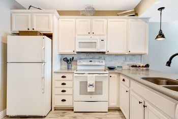In-Room Kitchen 2, High Pointe Resort by ResortQuest, Walton