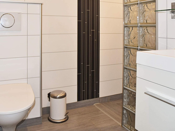 Bathroom 3, 5 Star Holiday Home in Urangsvag, Bømlo