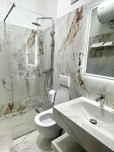 Bathroom 2, City 5 Hotel, Tiranës