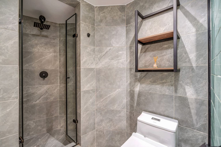 Room 5, Nutibara Express - 830, Medellín