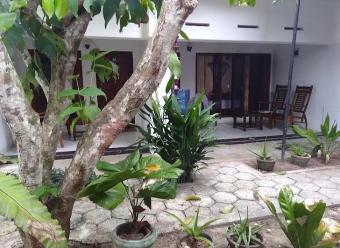 2, Nadeeka willa, Matara Four Gravets
