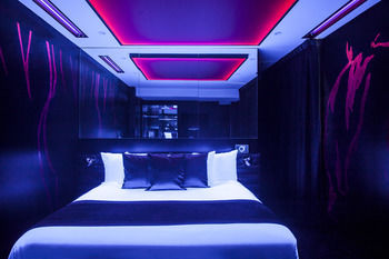 Others 4, Declic Hotel, Paris