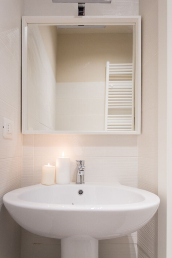 Bathroom 5, Hermoso Housing, Alessandria