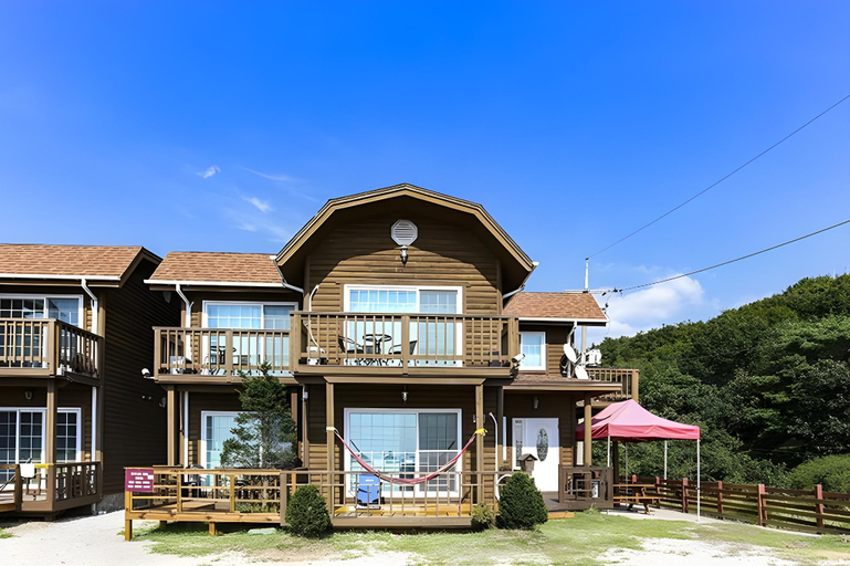 Exterior & Views, Seokmodo Park Jung Ah Pension, Ganghwa