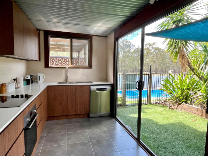 Others 4, Wallaby Lodges, Singleton