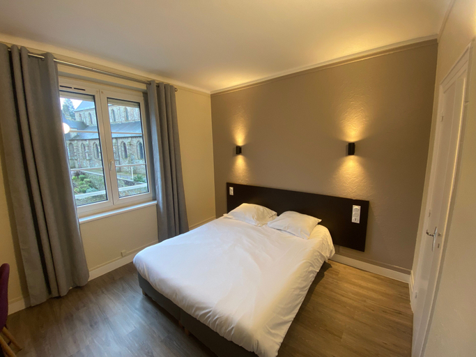 Bedroom 4, Hotel de la Poste, Manche