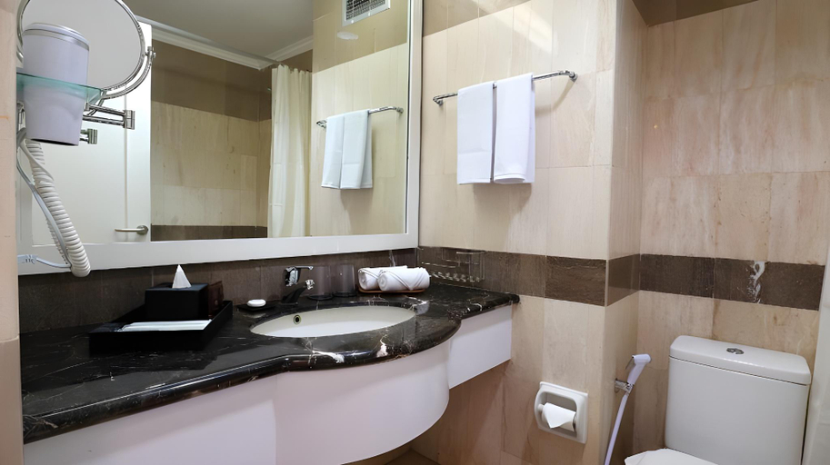 bathroom 11
