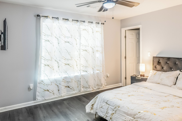 Room 3, Lady G - Modern Comfort in Fairburn, Fulton