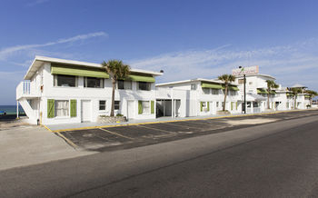 Others 3, Palm Grove, Bay