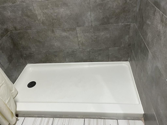 Bathroom 3, The Broadway Inn, Los Angeles