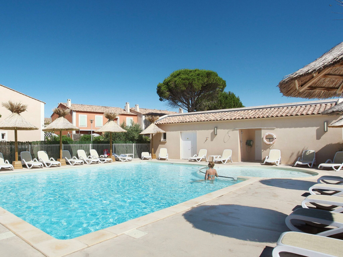 Pool, Modern Stay With Pool & Terrace, Gard