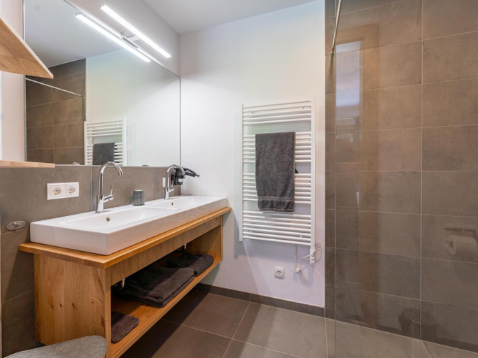 Bathroom 3, Pinzgau Lodge 2D, Zell am See