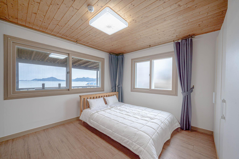 Bedroom, Namhae Yunseul House Pension, Namhae