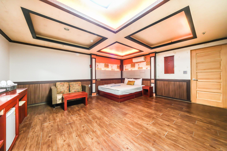 Bedroom 2, Changwon Jinhae Yongwon Mu, Jinhae