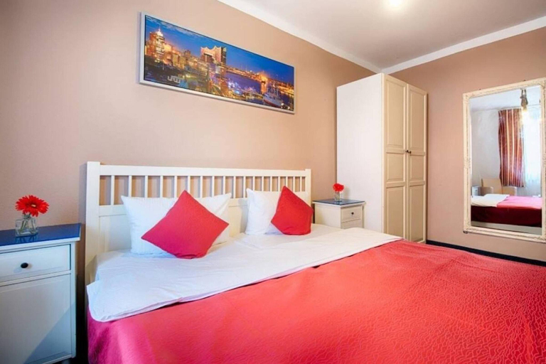 Bedroom 2, Genova Hotels Austria, Hamburg